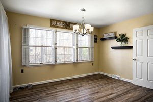 222 Fairway Cir, Cross Junction, VA 22625, USA Photo 7