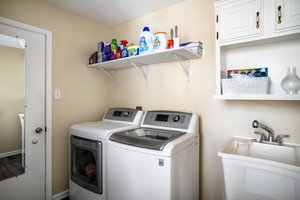 222 Fairway Cir, Cross Junction, VA 22625, USA Photo 19