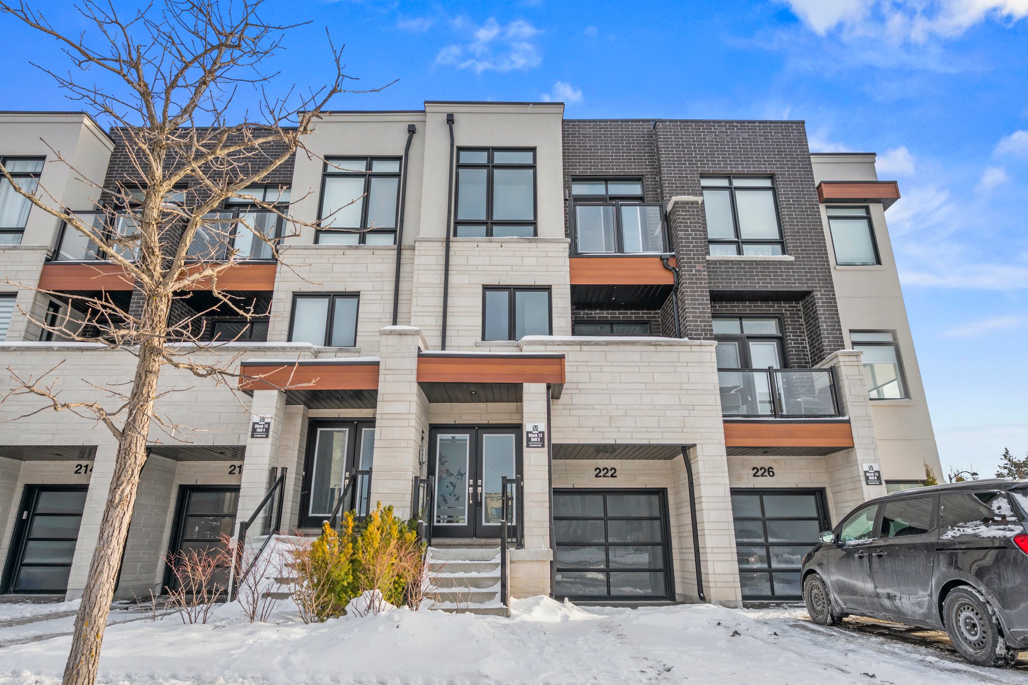 222 Golden Trail Vaughan, ON L6A 5A1