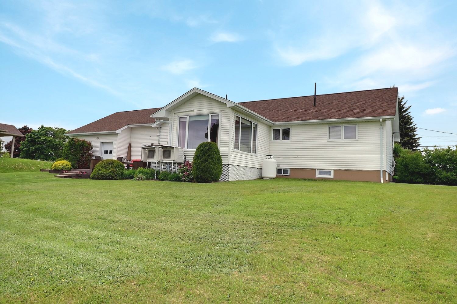 222 Irving Blvd, Bouctouche, NB E4S 3L7 PROPICSTA & MeasureMySpace