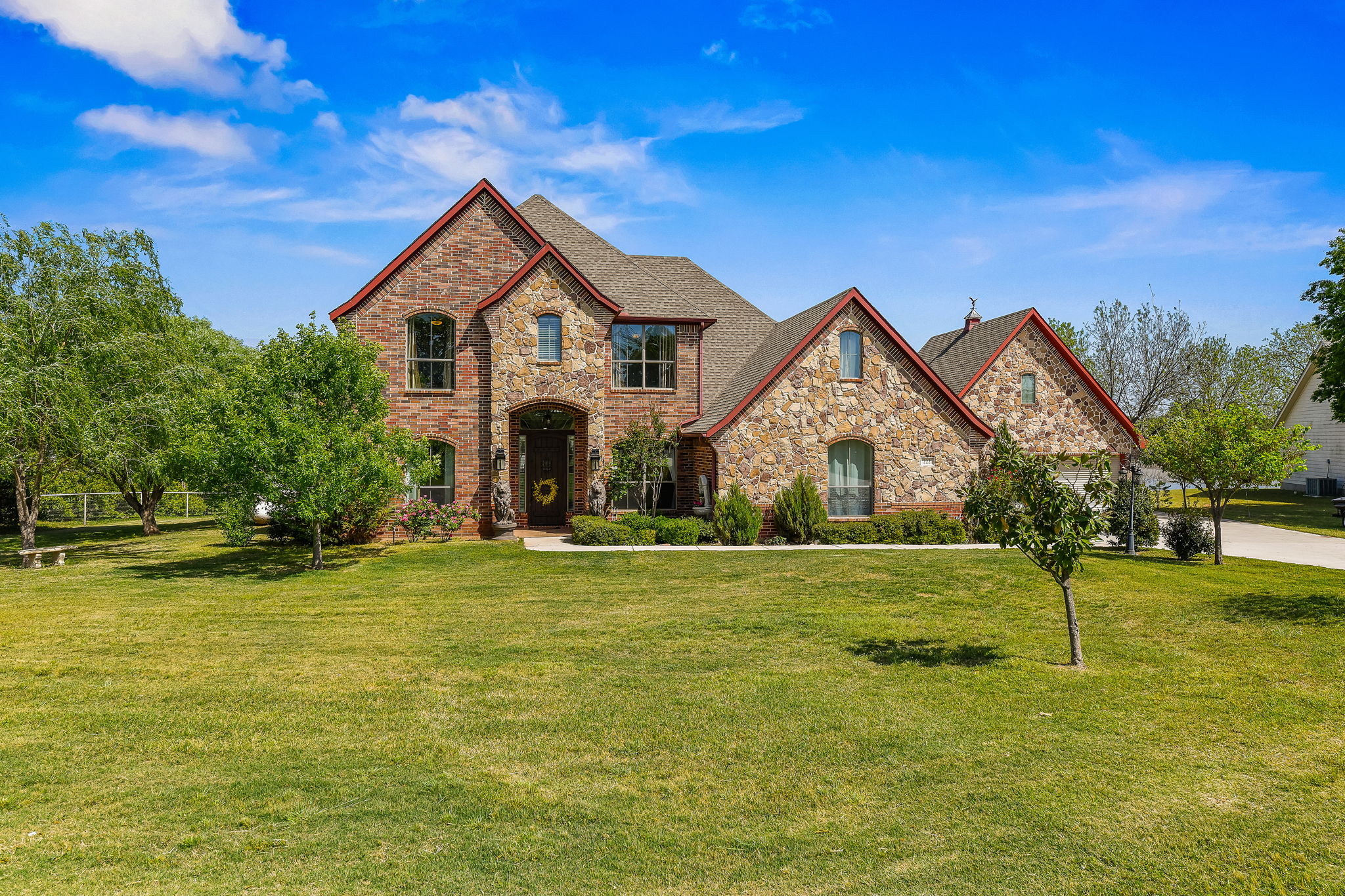 222 Lago Ln, Nocona Picture The Sell