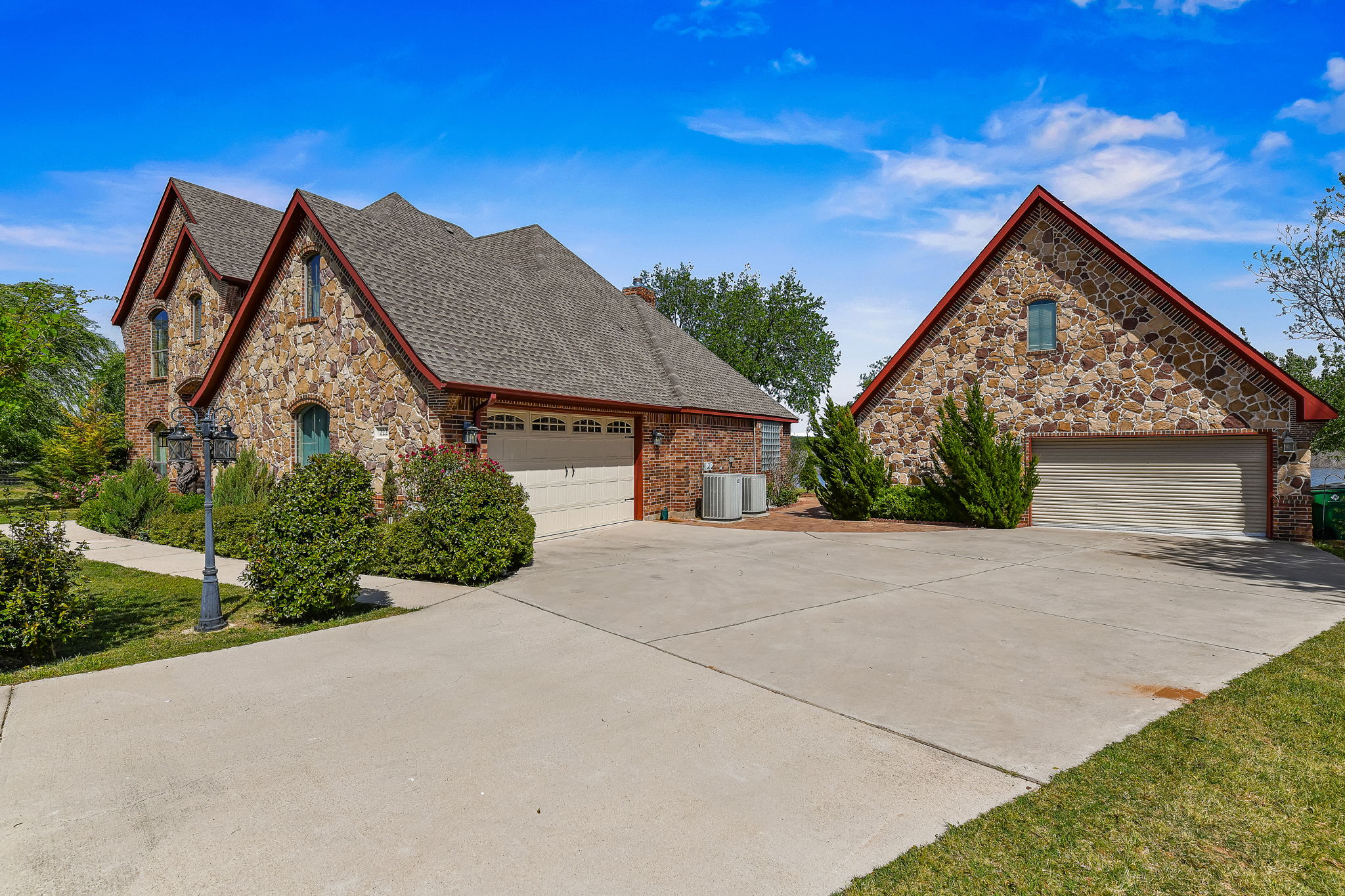 222 Lago Ln, Nocona Picture The Sell