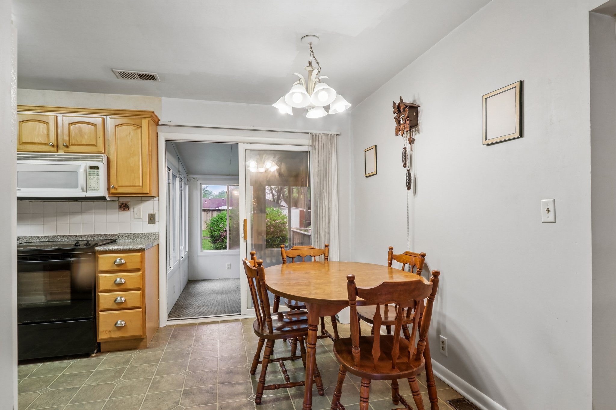 Pamela Pkwy-S2804-008.jpg