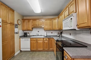 Pamela Pkwy-S2804-012.jpg