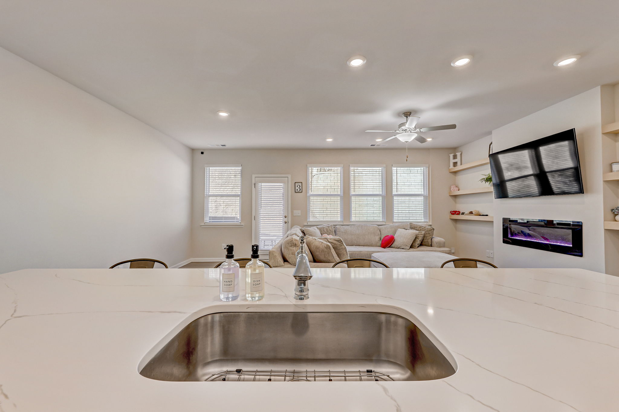 Turner Ln-013