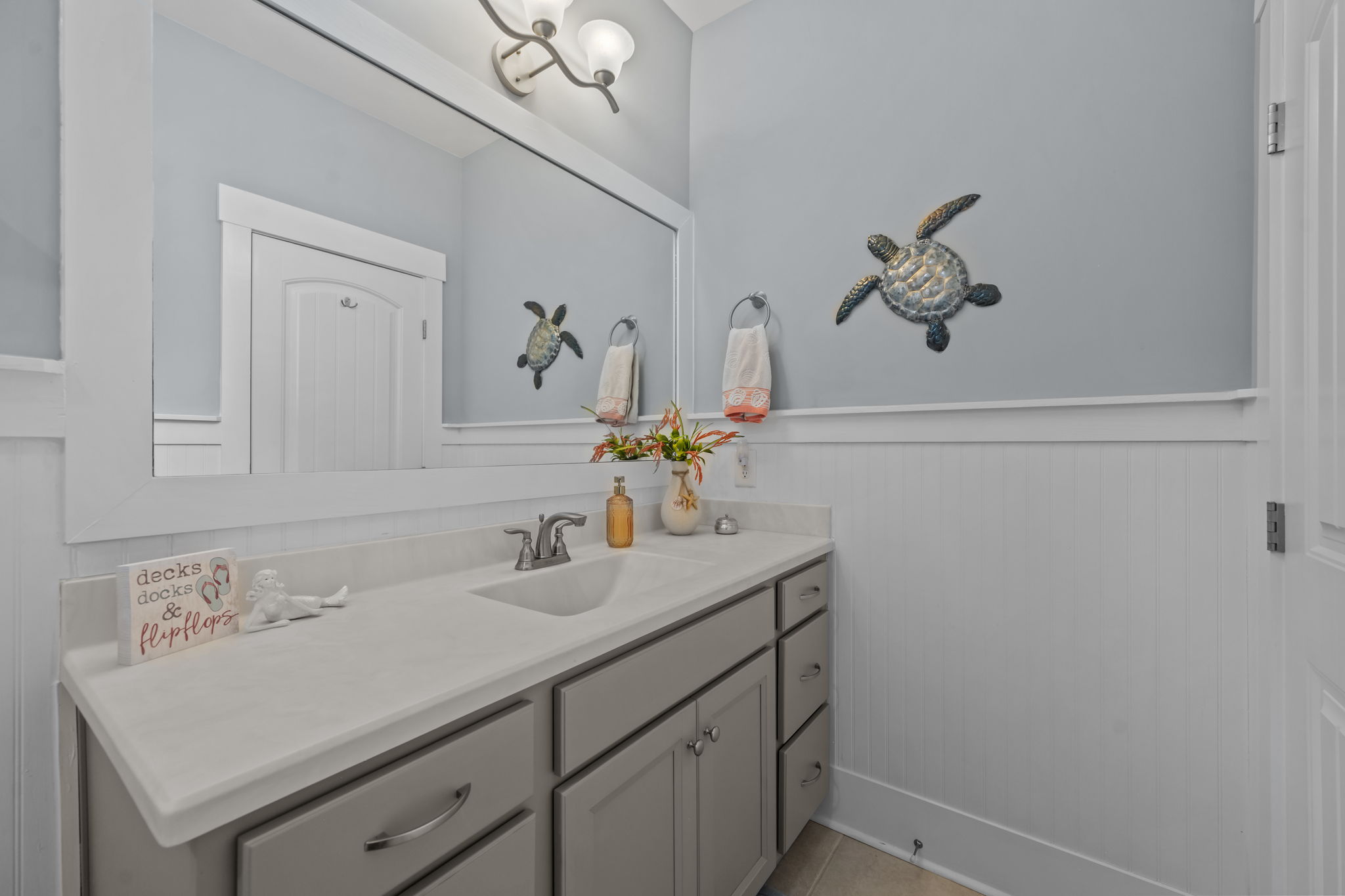Guest Full Bath - Main Level