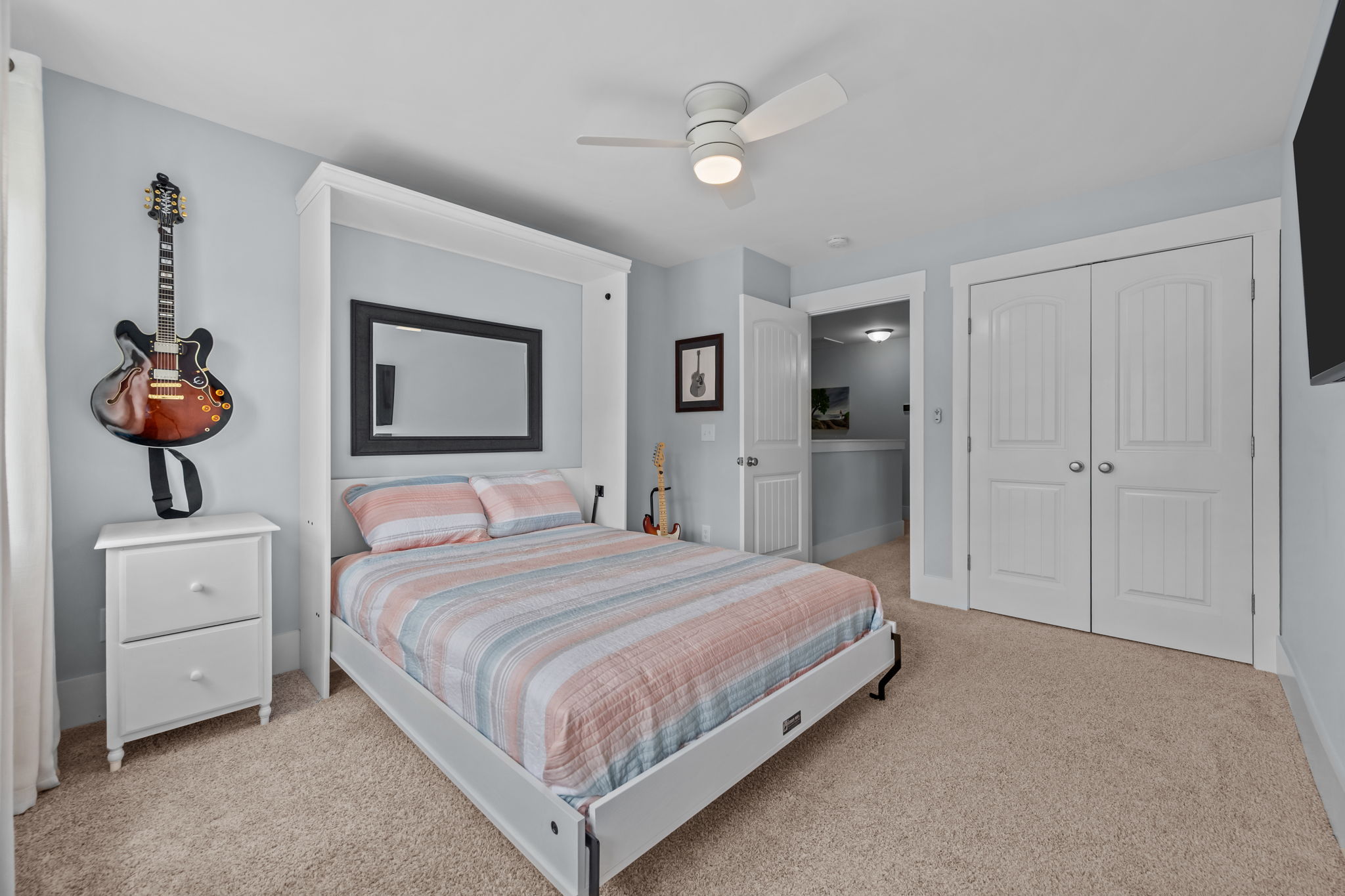 Guest Bedroom 2 - Upstairs