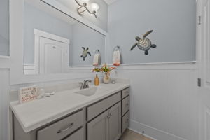 Guest Full Bath - Main Level