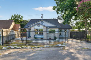  Photo 0