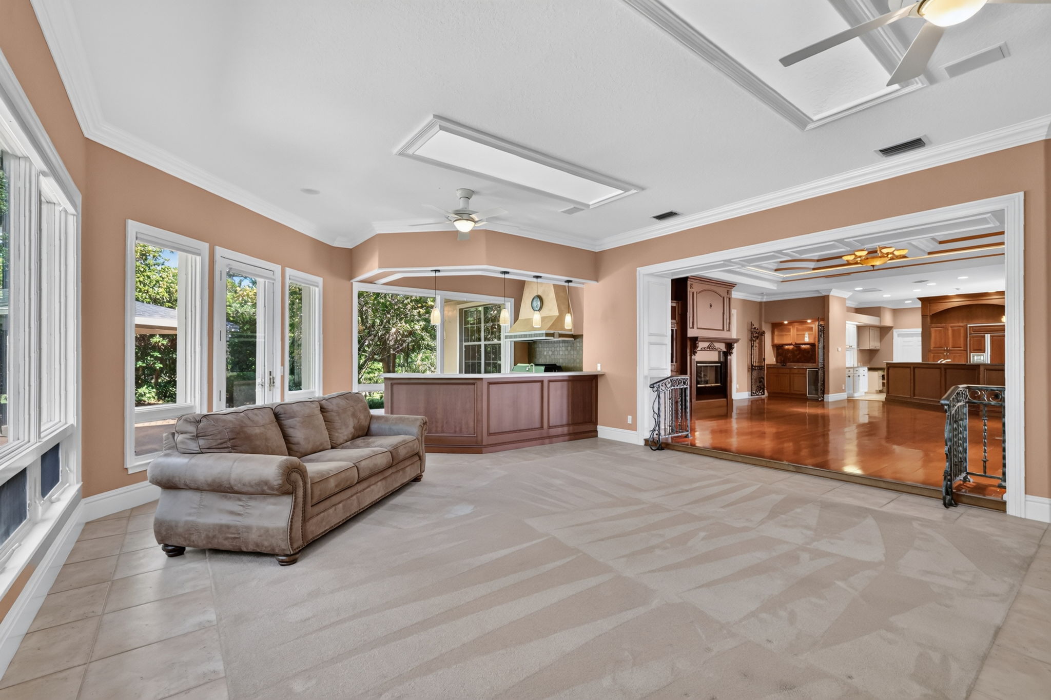 Expansive 25'x21' Florida Room