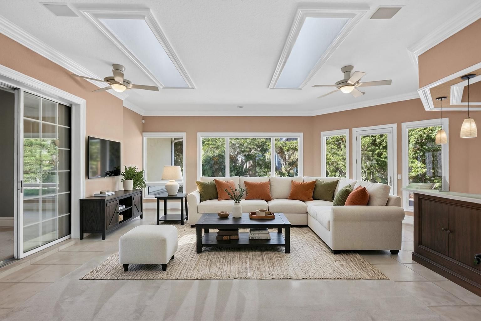 Expansive 25'x21' Florida Room-Virtually Staged 2