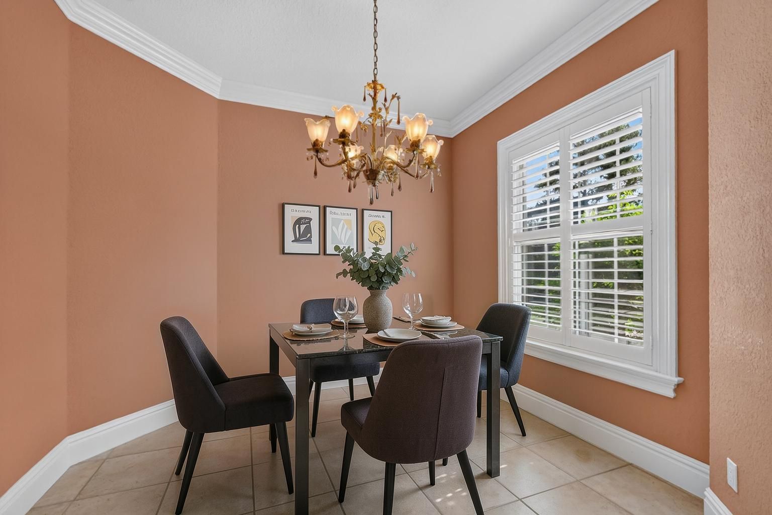 Dinette-Virtually Staged