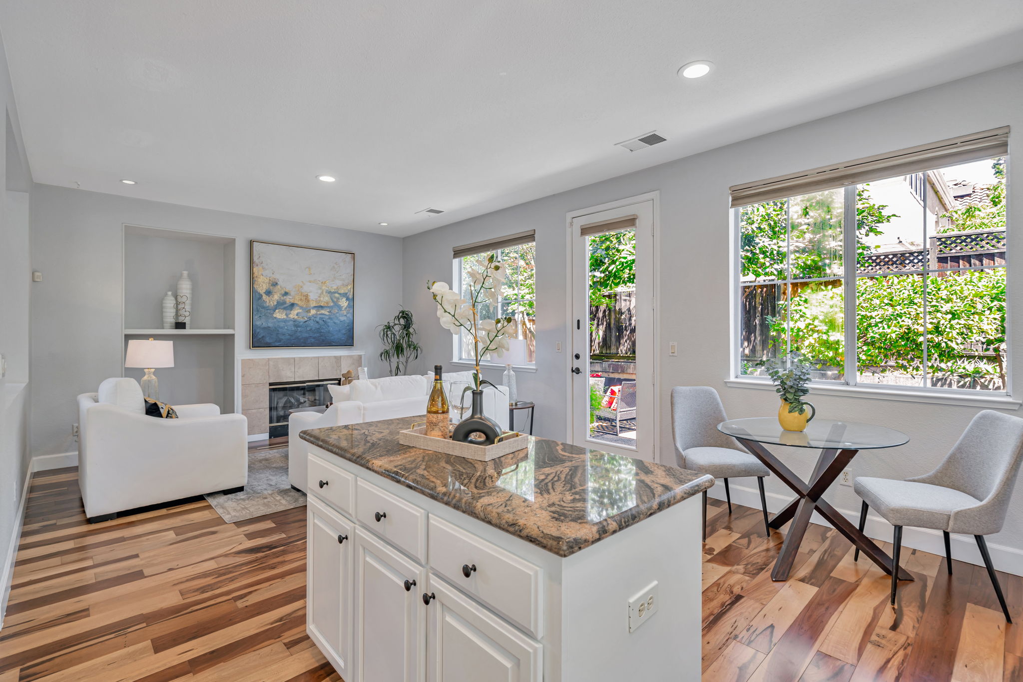 015_2220 Pettigrew Dr