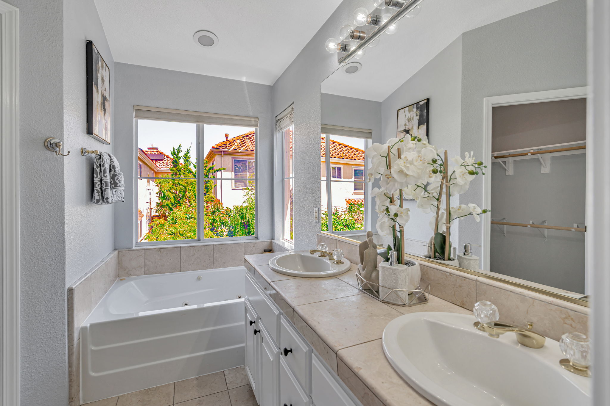 038_2220 Pettigrew Dr