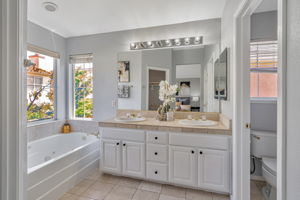 037_2220 Pettigrew Dr