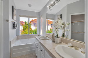 038_2220 Pettigrew Dr