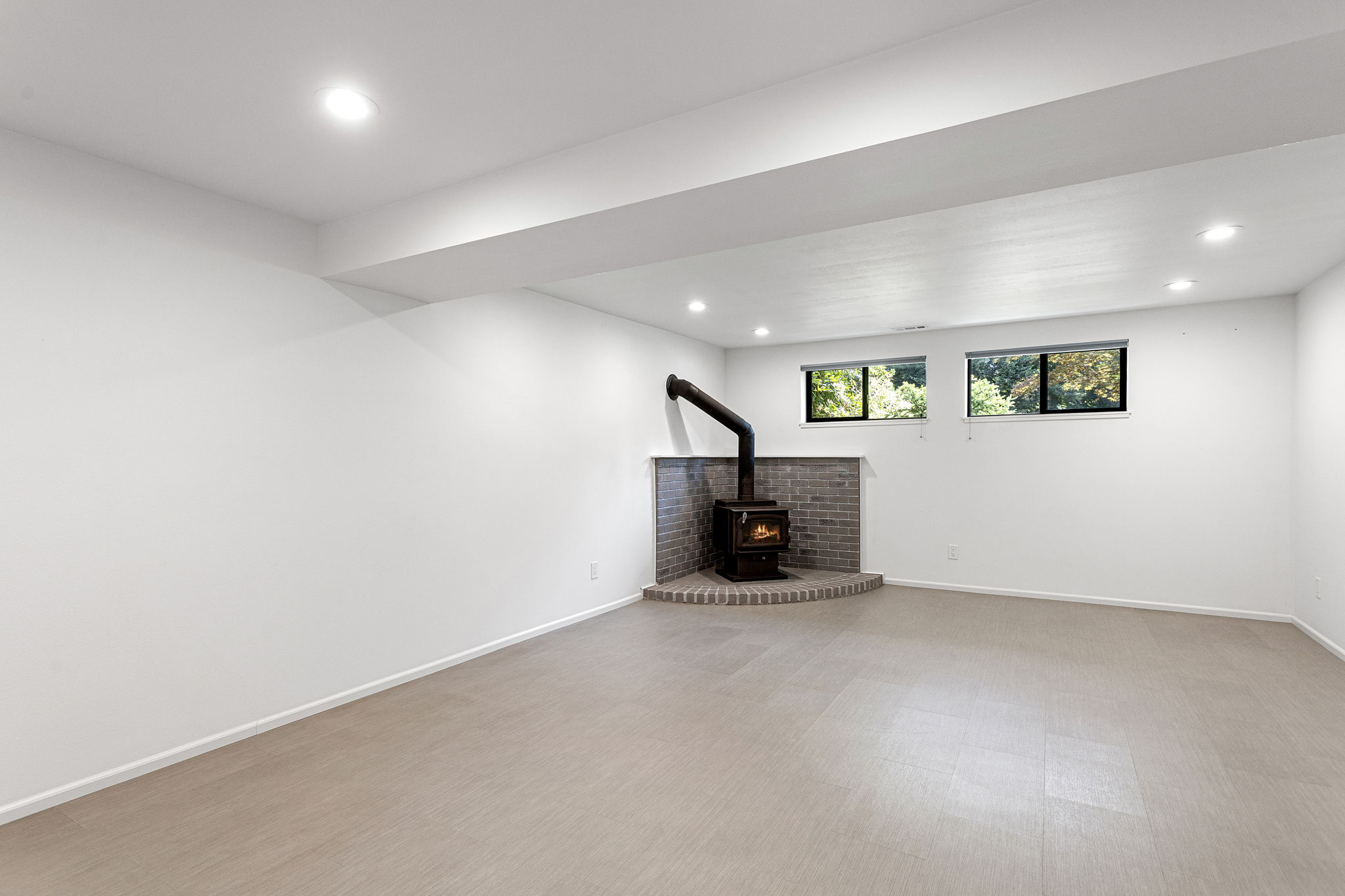 Versatile lower-level room
