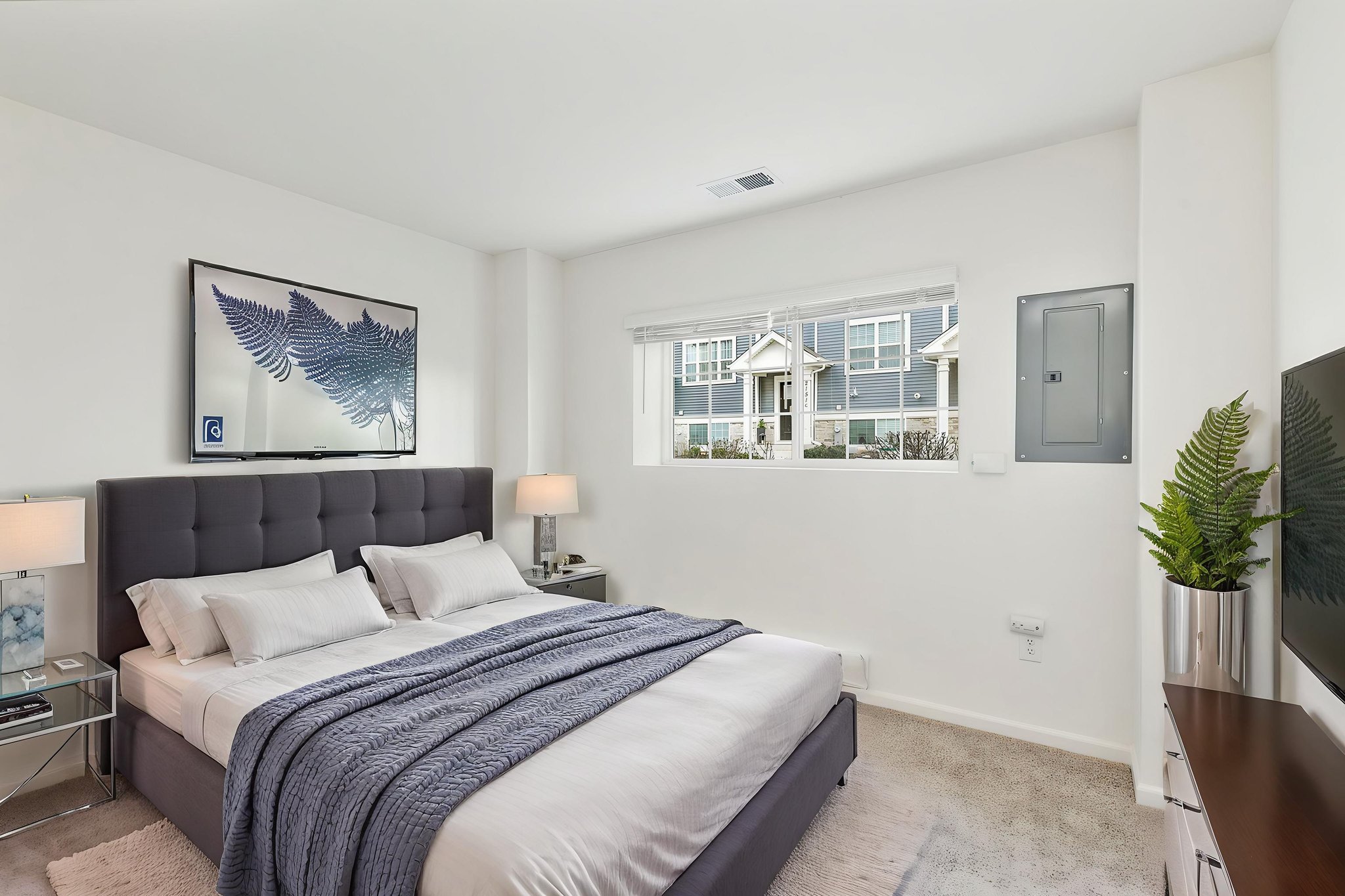 0024 virtually staged.jpeg