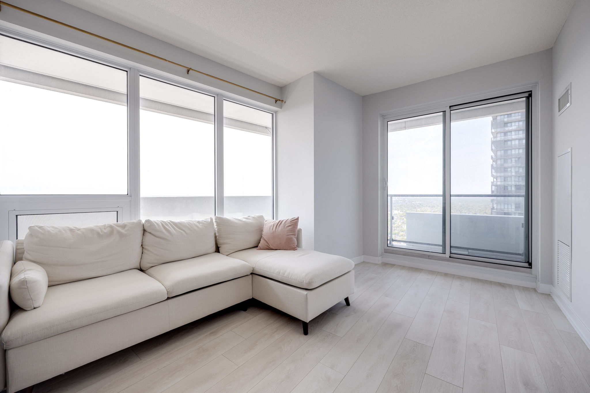 Toronto property showcase — delivered property photograph 9