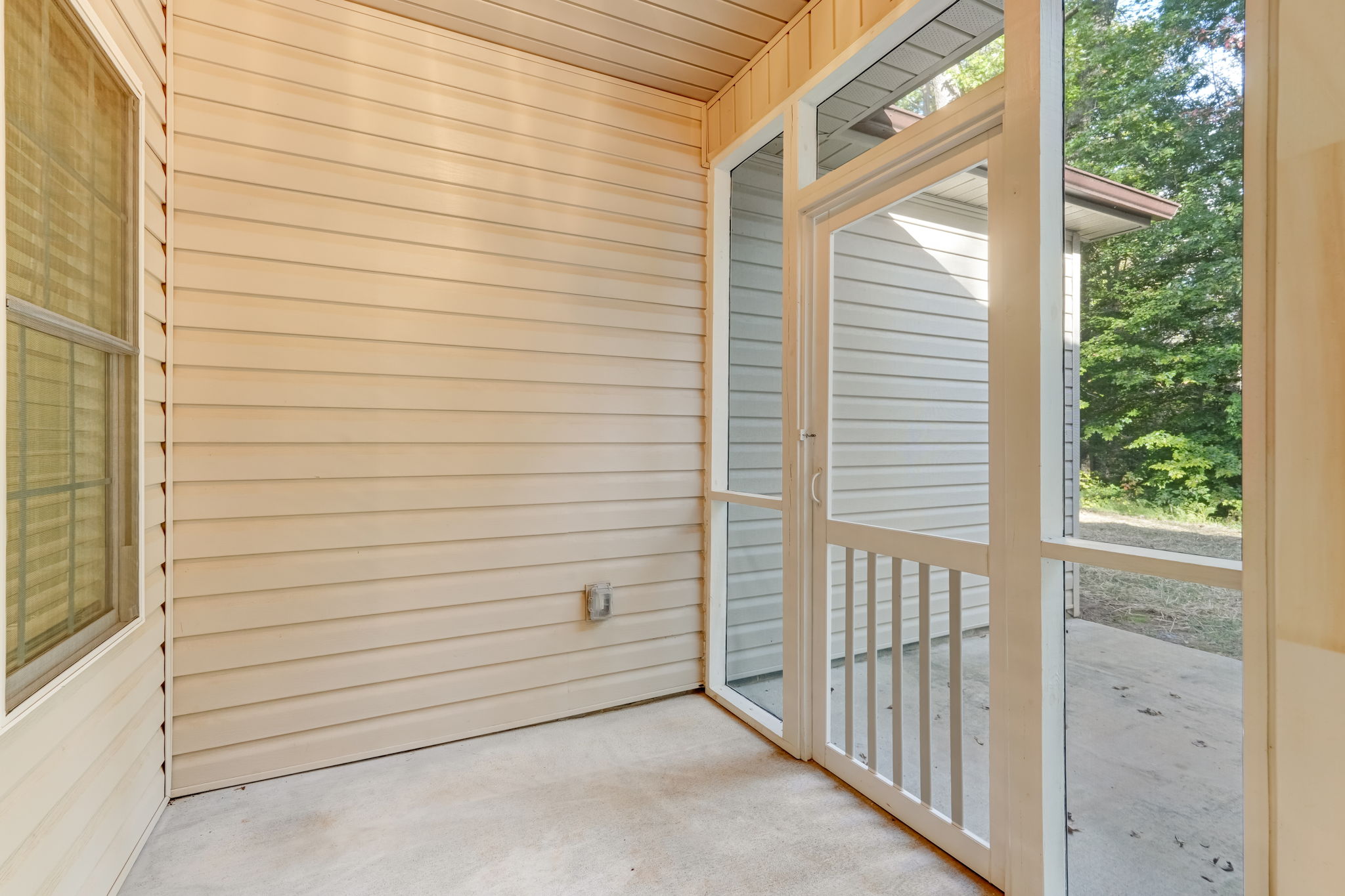Screened-in Porch