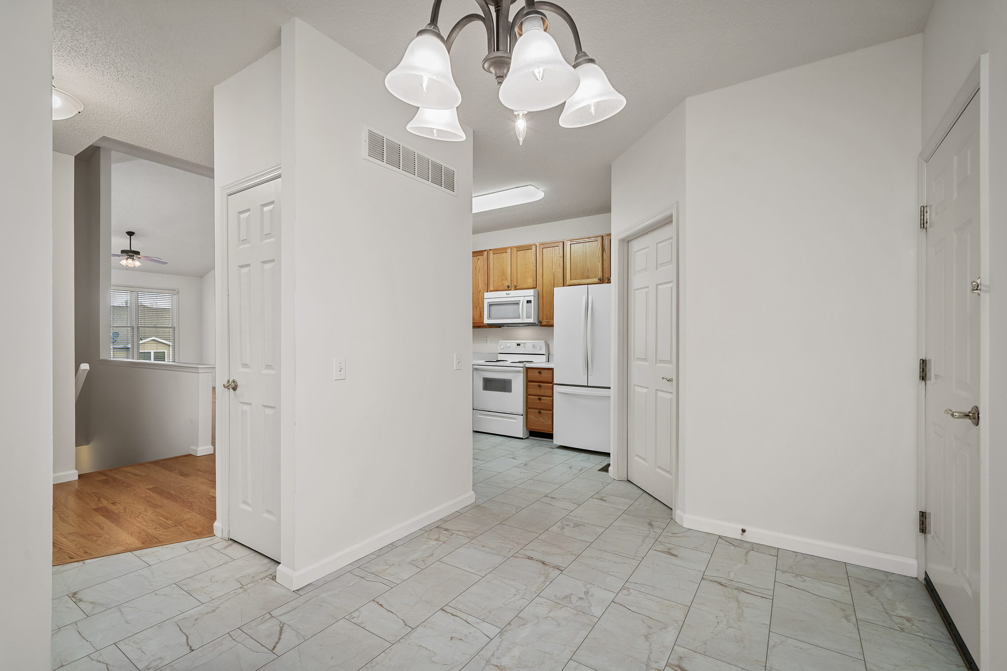 2223 Hawks Landing Dr, Lake St Louis, MO 63367, USA Photo 6