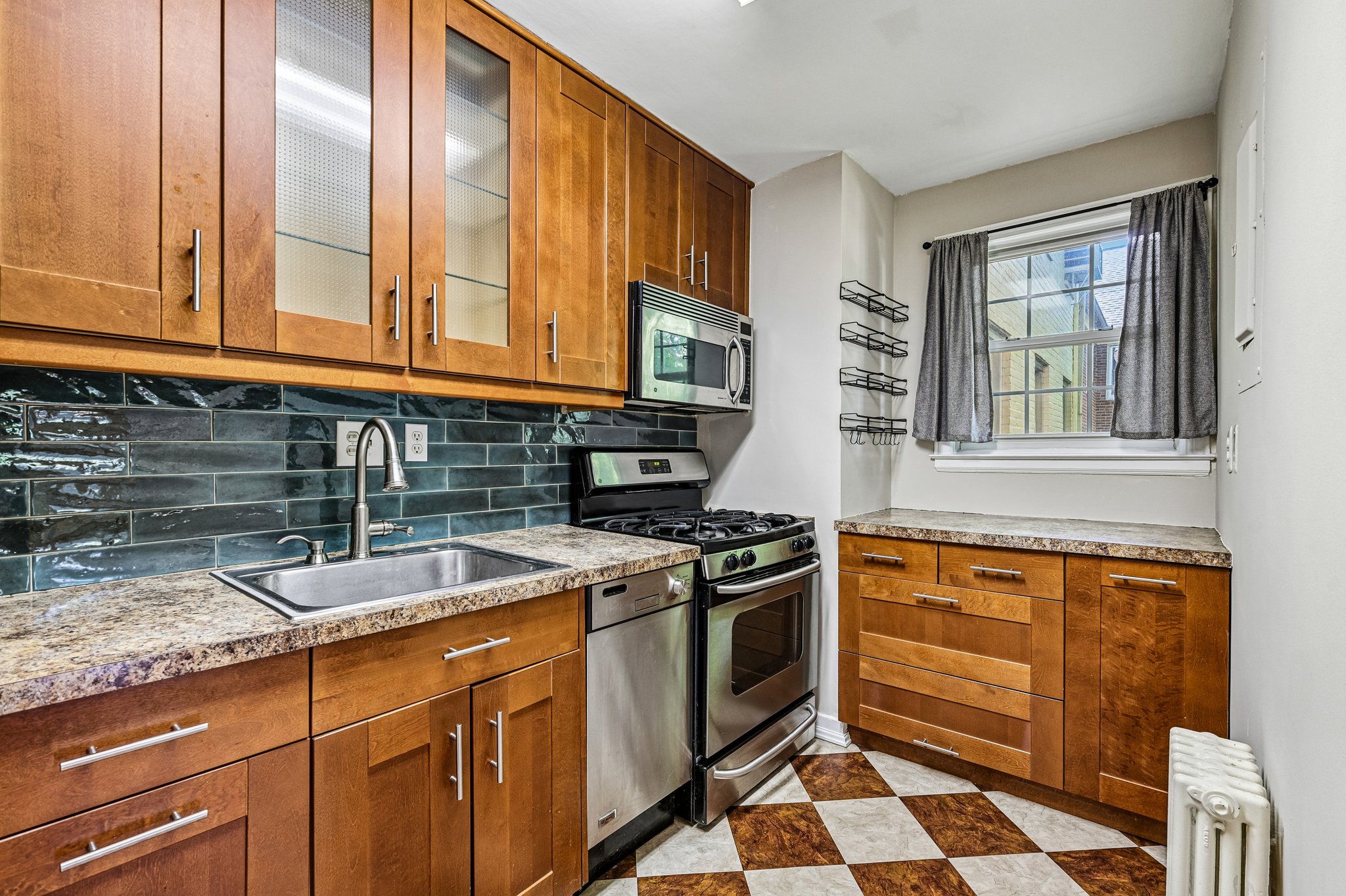 Washington Ave W-103-S1506-012.jpg