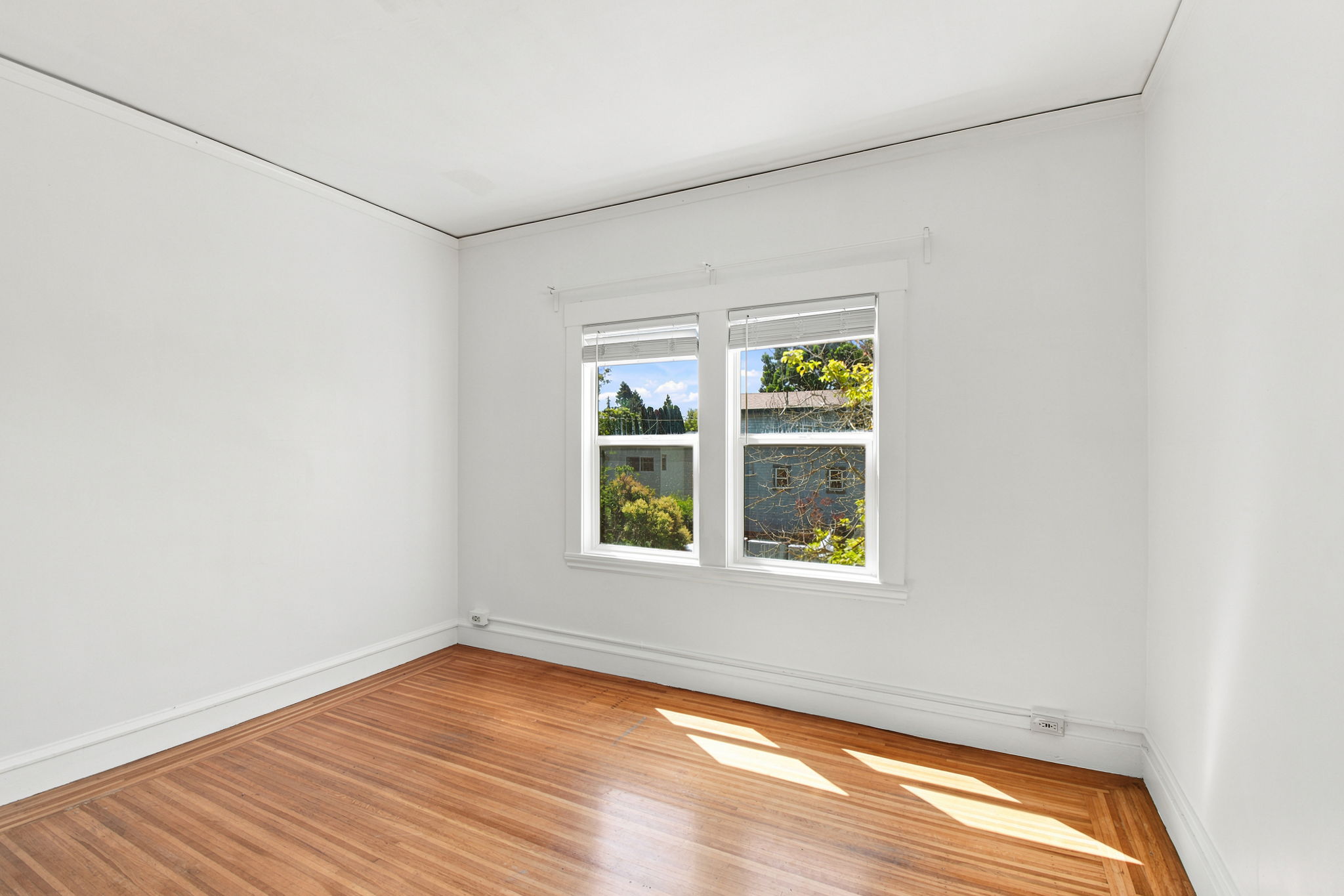 037_F8_2224 Derby St