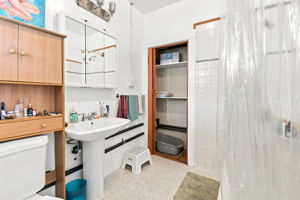 042_F8_2224 Derby St