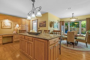 Kitchen/Breakfast Area