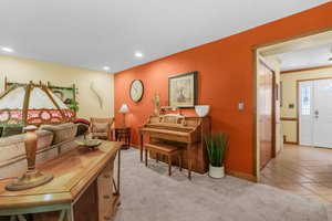 Family Room - Piano available