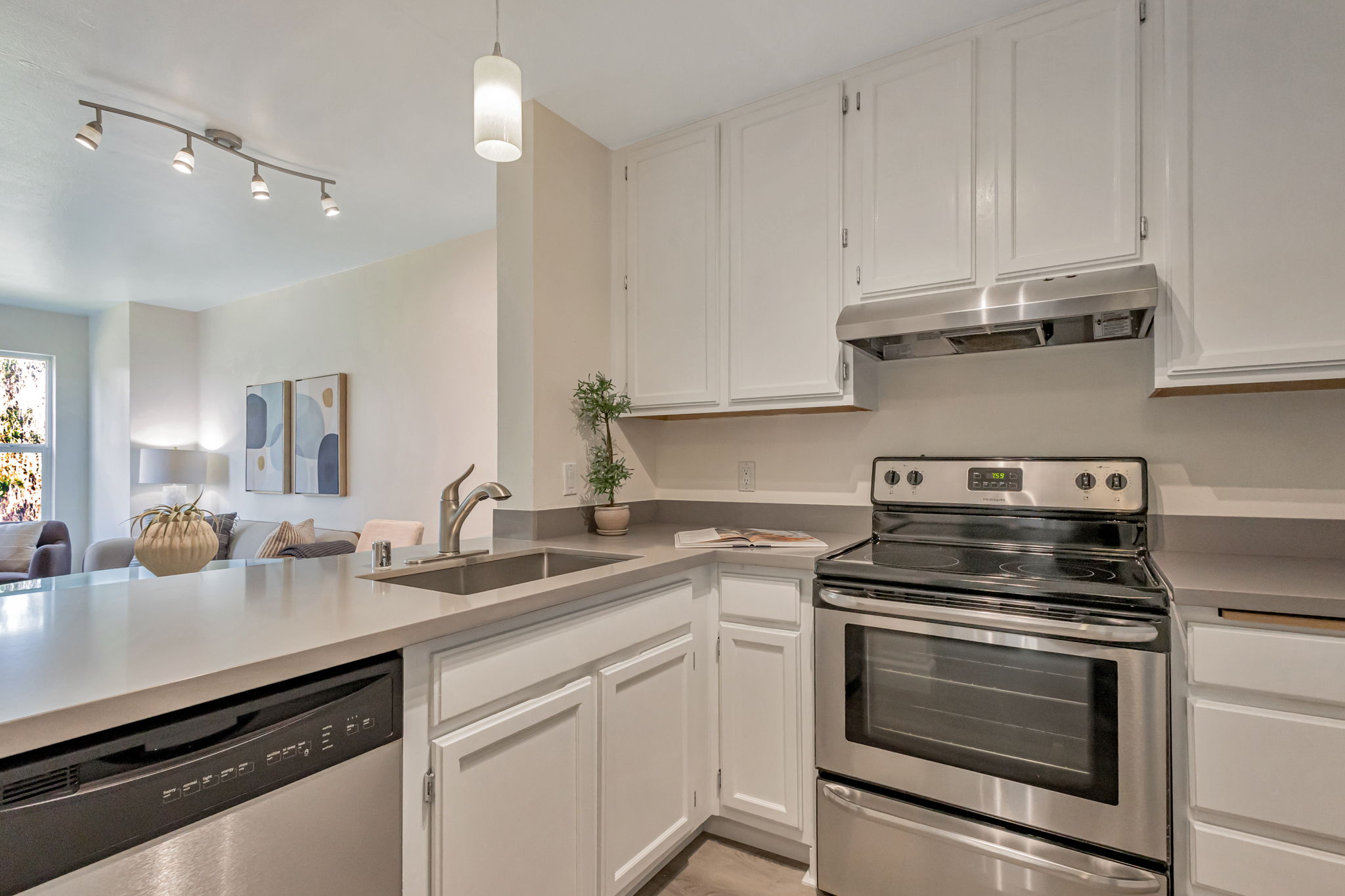 014_2225 23rd St 318
