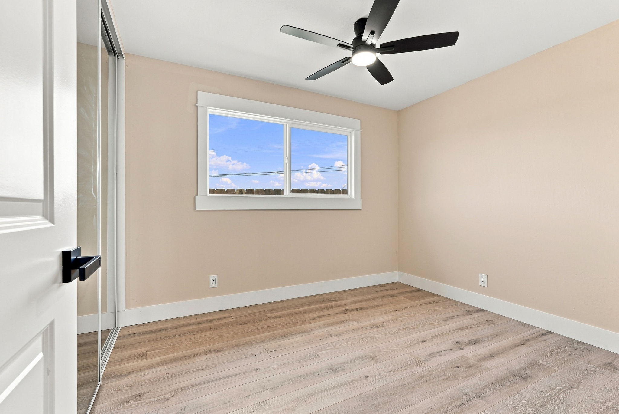 023_F8_2225 Meadowlark St