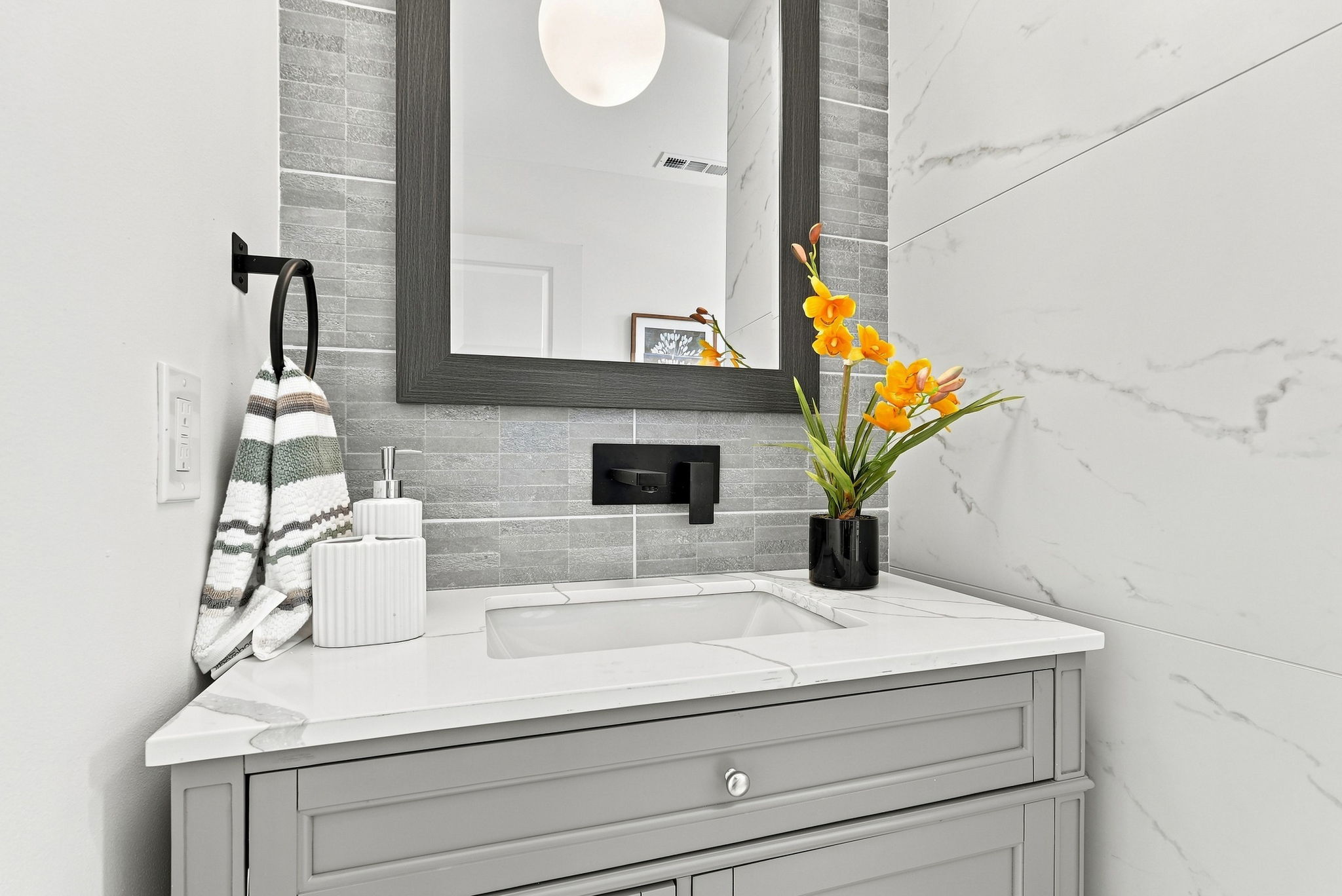 031_F8_2225 Meadowlark St