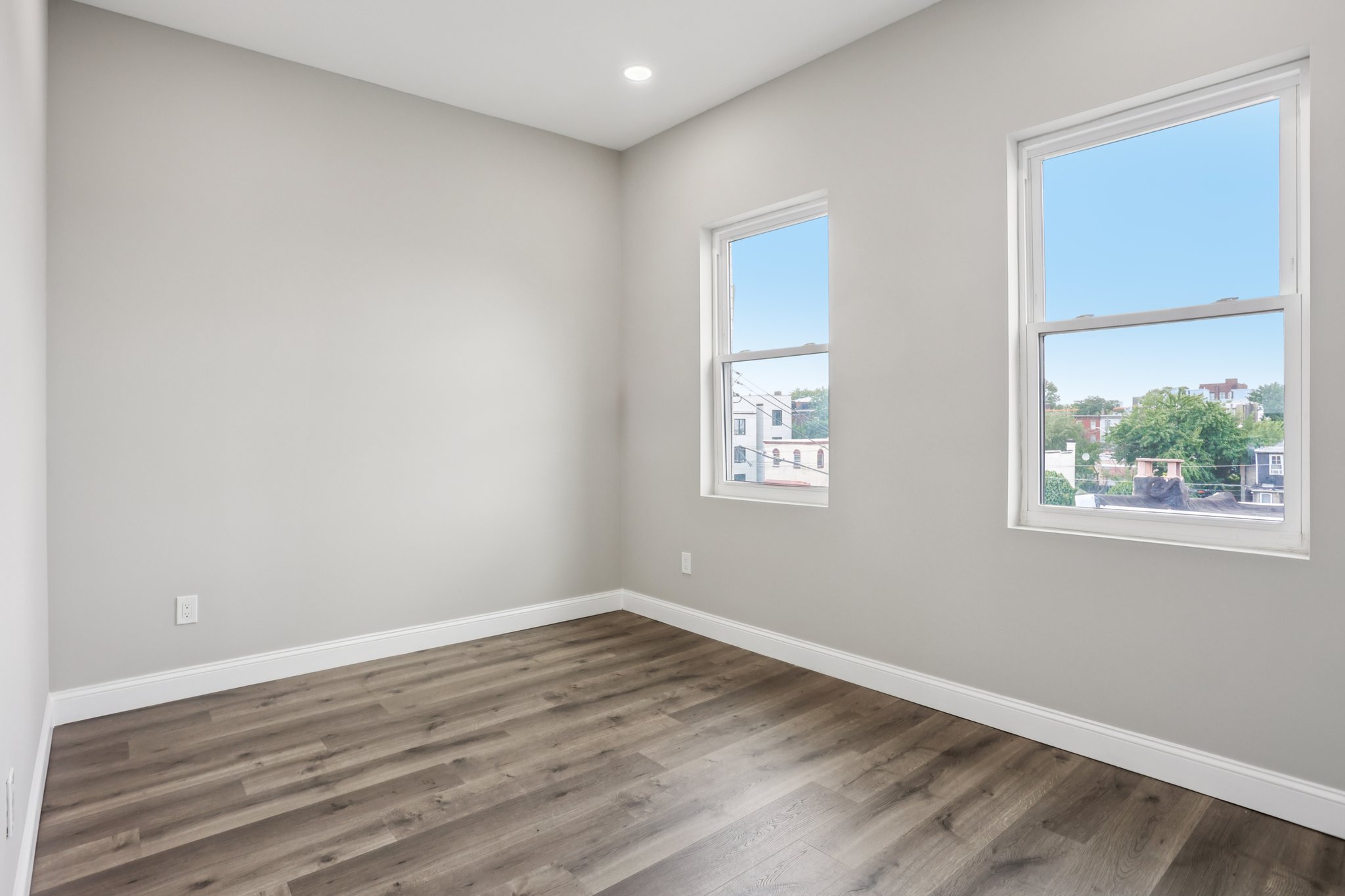 N Waterloo St-S1507-026.jpg