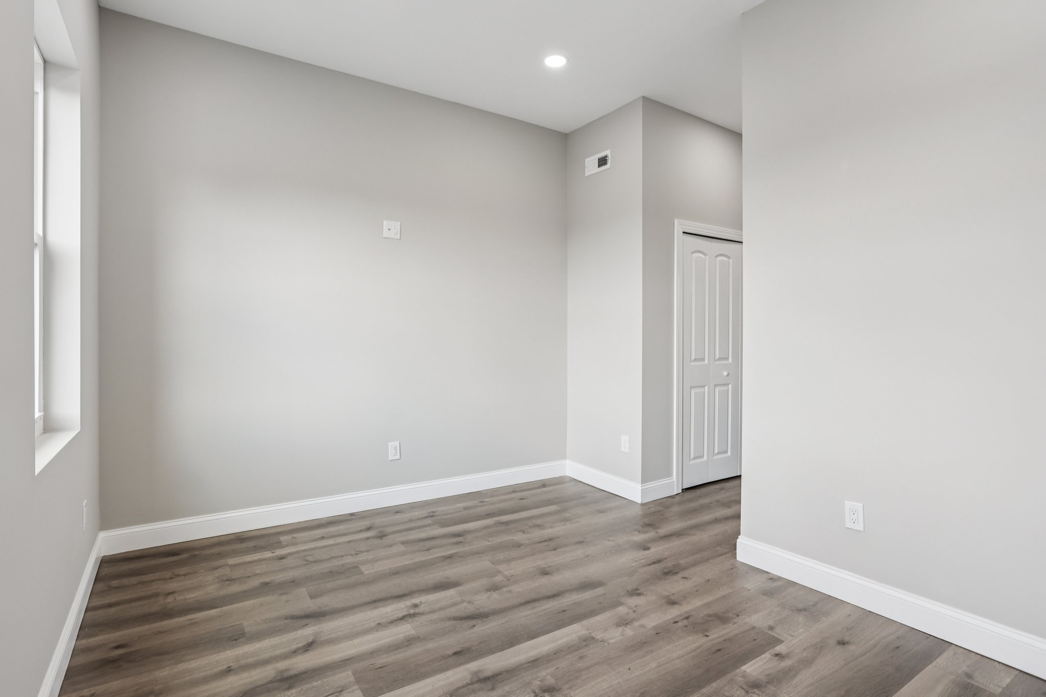 N Waterloo St-S1507-027.jpg