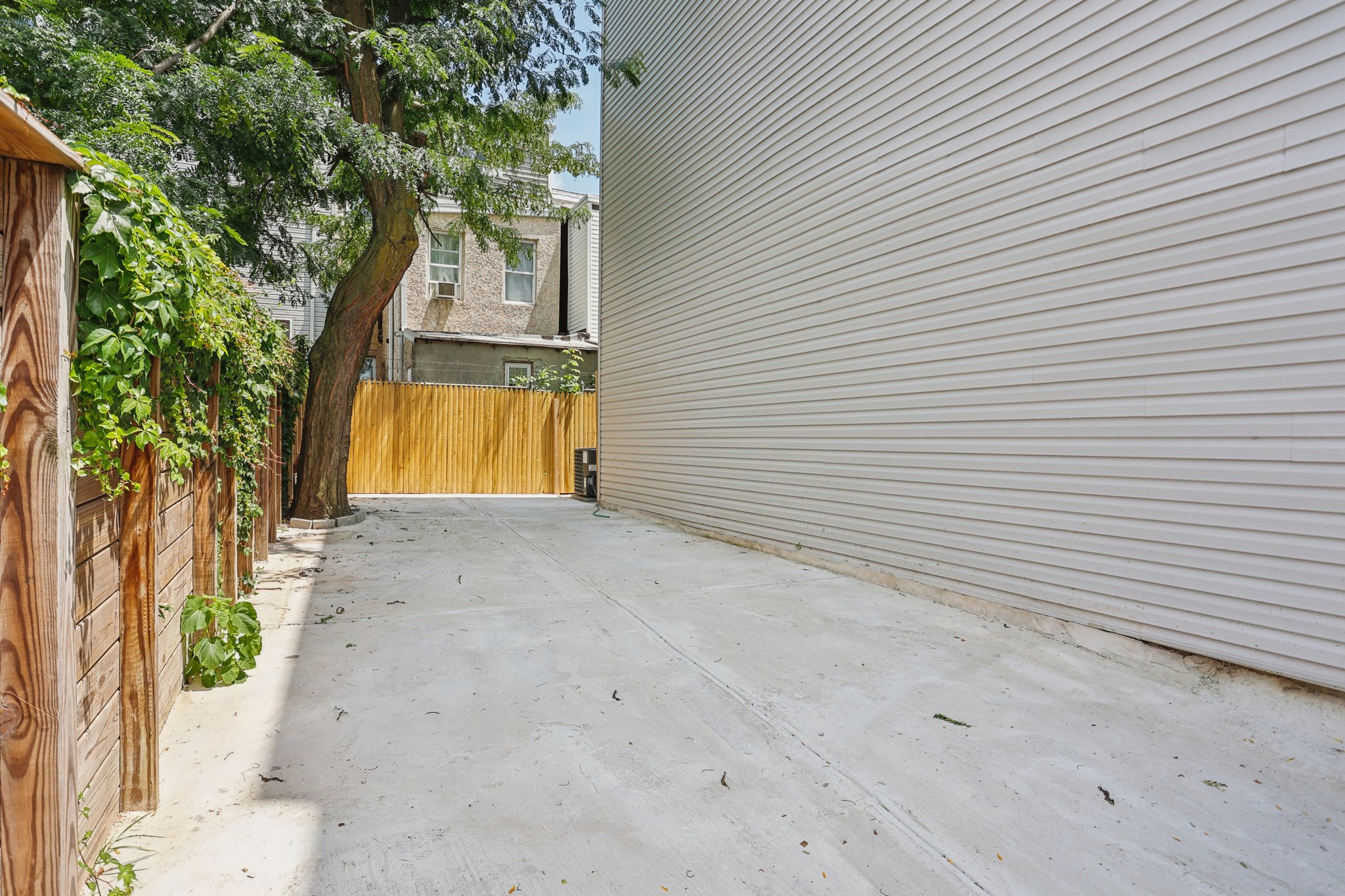 N Waterloo St-S1507-035.jpg