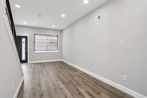 N Waterloo St-S1507-008.jpg