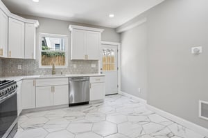 N Waterloo St-S1507-009.jpg