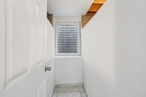 N Waterloo St-S1507-015.jpg