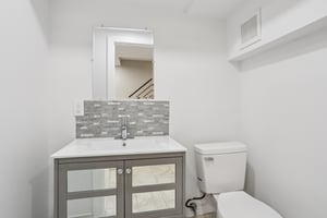 N Waterloo St-S1507-016.jpg