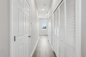 N Waterloo St-S1507-024.jpg