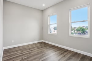 N Waterloo St-S1507-026.jpg