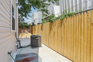 N Waterloo St-S1507-033.jpg