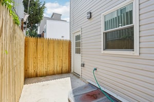N Waterloo St-S1507-034.jpg