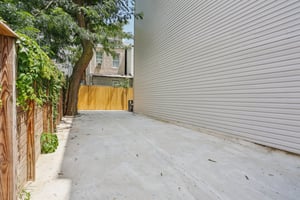 N Waterloo St-S1507-035.jpg