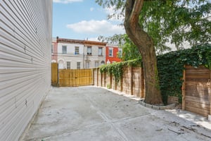 N Waterloo St-S1507-036.jpg
