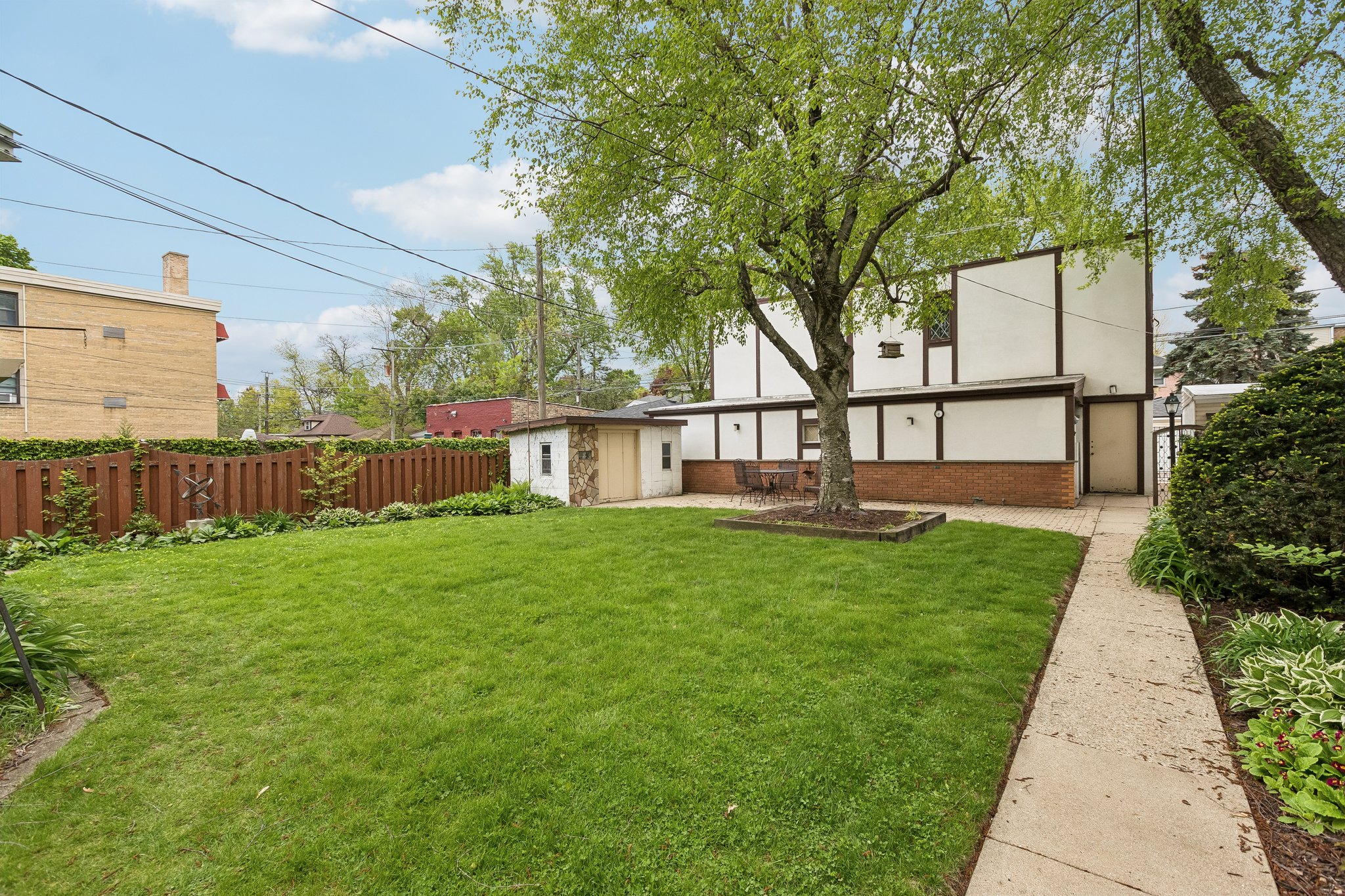 W Touhy Ave 2-S0605-074.jpg