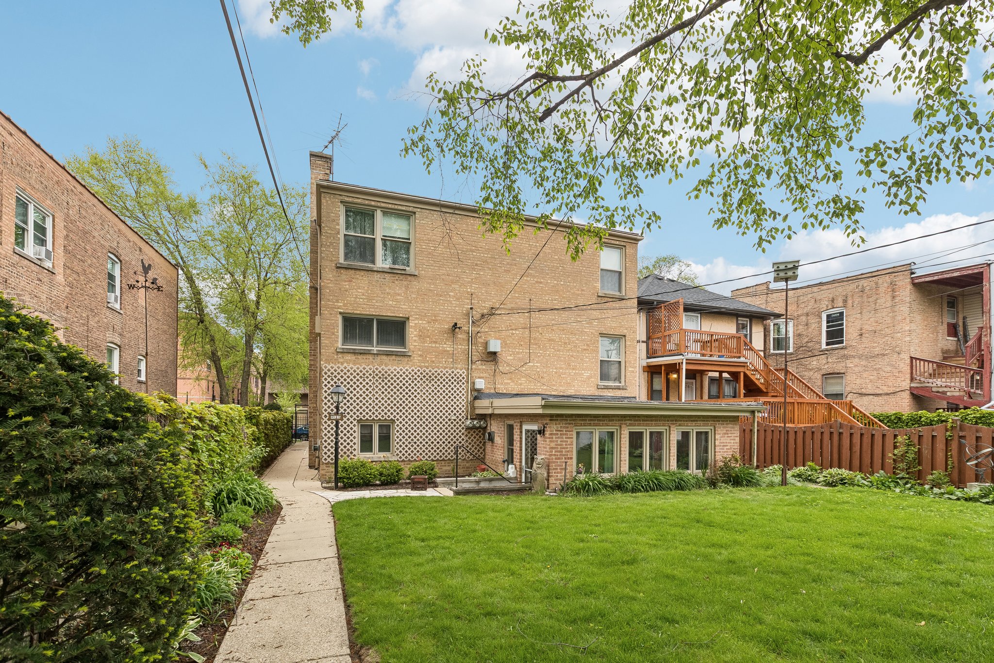 W Touhy Ave 2-S0605-077.jpg