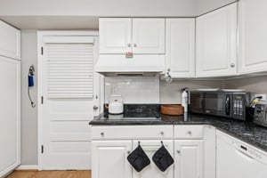 W Touhy Ave 2-S0605-015.jpg