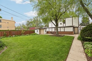 W Touhy Ave 2-S0605-074.jpg